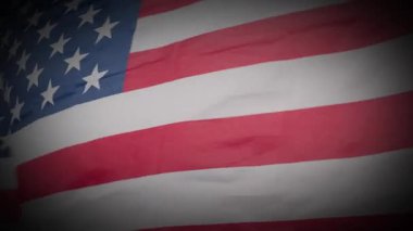 Amerika Birleşik Devletleri bayrağı. Birleşik Devletler bayrağının rüzgarda dalgalanmasına yakın. Yıldızlar ve çizgiler vatansever kırmızı beyaz renkleri gösteriyor. ABD ulusu özgürlük sembolü dalgalanıyor.