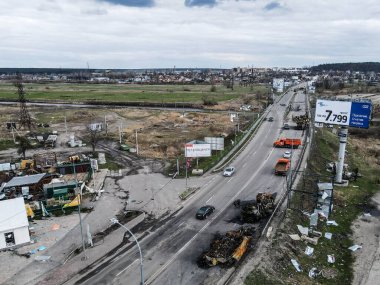 Ukrayna 'da Ukrayna Savaşı. Rus ordusu Mart 2022 'de Bucha, Kyiv Bölgesi' ndeki konut binasına zarar verdi. Bombalamadan sonra. Ukrayna halkına terör ve soykırım