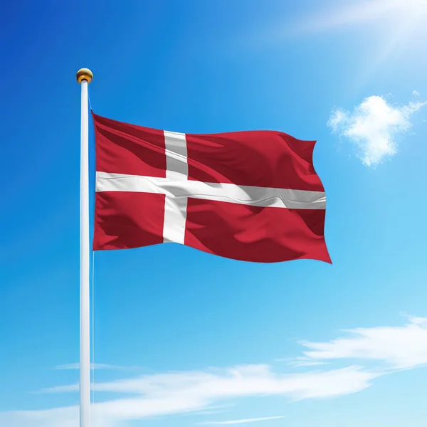 Viftande Flagga Danmark Flaggstång Med Himmel Bakgrund Mall För Självständighetsdagen — Stockfoto