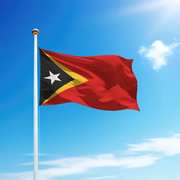 Machająca Flaga Timoru Wschodniego Maszcie Flagowym Tłem Nieba Wzór Dzień — Zdjęcie stockowe