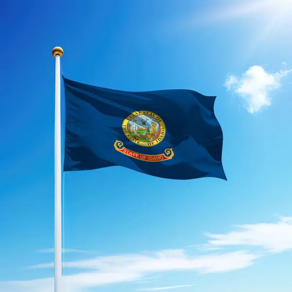 Флаг Идахо Флаг Соединенных Штатов Флагштоке Фоне Неба — стоковое фото