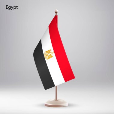 Bayrak standında asılı Mısır bayrağı. Zirve veya konferans sunumu için kullanılabilir