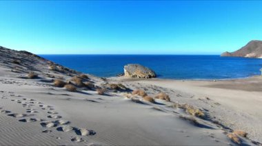 Cabo de Gata, Almeria, Endülüs, İspanya 'daki İlahi Monsul Sahili manzarası