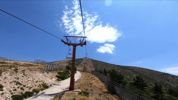 Scenic Chairlift Ride Top Mountain Snow Out Season Puerto Navacerrada — Stock Video