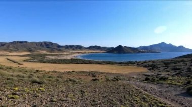 Cabo de Gata, Nijar, Almeria, Endülüs, İspanya 'daki Ceneviz plajlarının güzel manzarası.