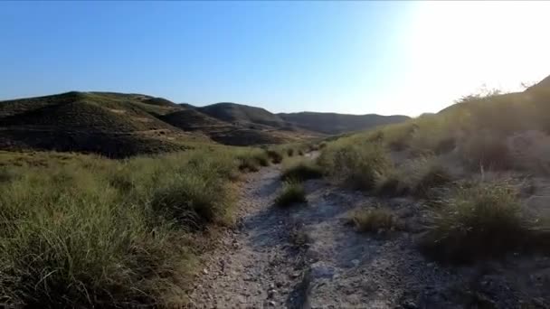 Procházka Stezce Mezi Přírodou Pláže Plomo Cala Enmedio Cabo Gata — Stock video