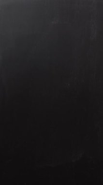 Bir el siyah tahtaya beyaz tebeşirle bir milyon yazıyor. Dikey video