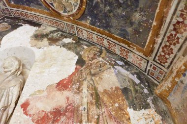 Salamanca, Kastilya ve Leon katedralinin duvarlarında renkli ortaçağ resimlerinin kalıntıları.
