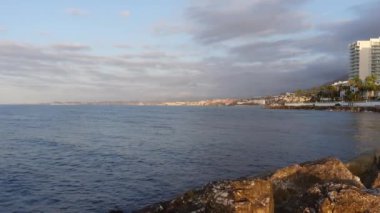 Akdeniz 'den Benalmadena ve Fuengirola kıyıları, Malaga, Endülüs, İspanya