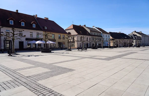 2022年3月3日 Pszczyna 欧洲市中心市场广场上五颜六色的建筑 春天里晴空万里 — 图库照片
