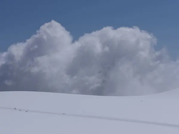 Nubes Entre Breithorn Monte Rosa Cantón Valais Suiza Cielo Azul — Foto de Stock