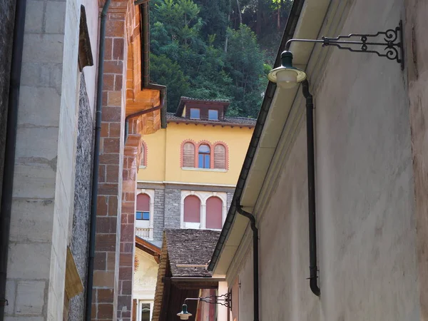 Keskeny Sikátor Európai Bellinzona Városban Fővárosa Kanton Ticino Svájcban Tiszta — Stock Fotó