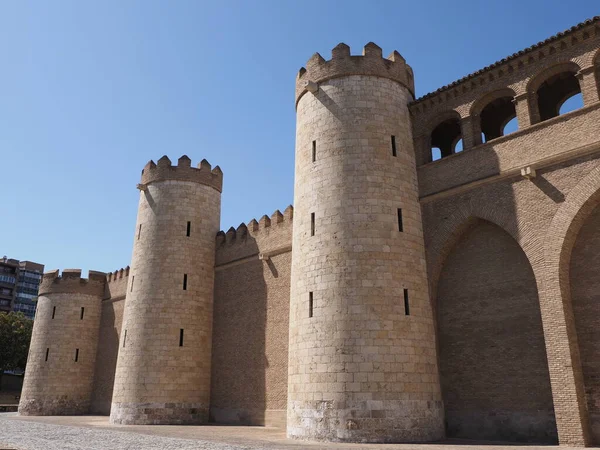 Torres Monumentais Palácio Cidade Europeia Saragossa Distrito Aragon Espanha Céu Fotografias De Stock Royalty-Free