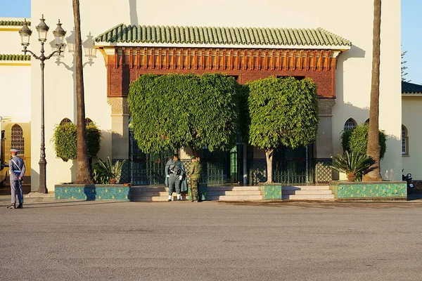 RABAT, MOROCCO Ocak 2023: Sıcak, güneşli kış gününde Afrika 'nın başkentinde saray inşaatı.