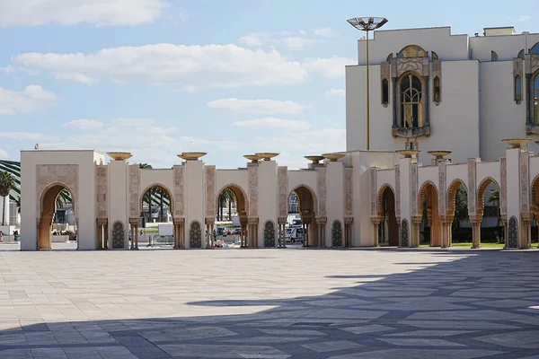 摩洛哥卡萨布兰卡市哈桑二世清真寺的现代拱廊 — 图库照片