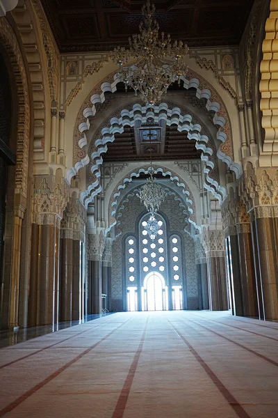 Μέσα Στο Τζαμί Hassan Στην Καζαμπλάνκα Του Μαρόκου Κατακόρυφα — Φωτογραφία Αρχείου