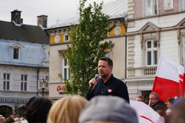 BIELSKO-BIALA, POLAND - 7 Ekim 2023: Varşova Belediye Başkanı Rafal Trzaskowski Polonya parlamento seçimlerinde Sivil Koalisyon hakkında konuştu.