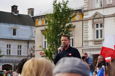 BIELSKO-BIALA, POLAND - 7 Ekim 2023: Varşova Belediye Başkanı Rafal Trzaskowski Polonya parlamento seçimlerinde konuştu