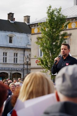 BIELSKO-BIALA, POLAND - 7 Ekim 2023: Varşova Belediye Başkanı, Rafal Trzaskowski, Polonya parlamento seçimlerinde Sivil Koalisyon lideri -