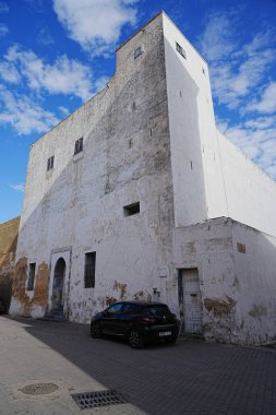 MAZAGAN 'daki beyaz bina, Fas - dikey