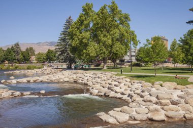 Reno Nevada şehir merkezi Central Park ve nehir. 