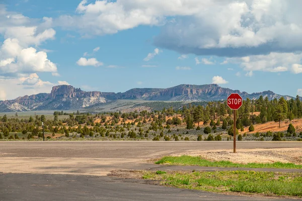 Stoppschild Und Die Aussicht Auf Einer Landstraße Bundesstaat Utah — Stockfoto