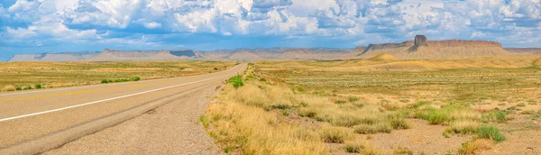 前往科罗拉多南部和新墨西哥州的Hyw 160全景 — 图库照片