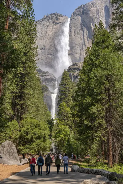Yosemite National Park Νυφικό Πέφτει Στην Πολιτεία Της Καλιφόρνια — Φωτογραφία Αρχείου