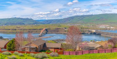 Dalles Oregon çevre bölgesinin manzarası.