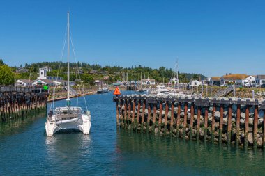 Port Townsend Washington eyaletine hazırlık için limana geliyor..