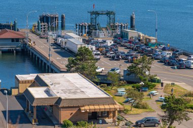 Port Townsend bir feribot terminalinde bekliyor..