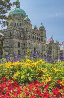 Victoria BC Kanada parlamentosu bahçeler ve turizm inşa ediyor.