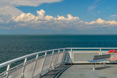 Araçların ve insanların Nanaimo adasından Kanada 'ya nakledilmesi. Uçbirim.