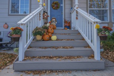Karavan parkının merdiven girişi çok güzel dekore edilmiş. Scotts Valley California..