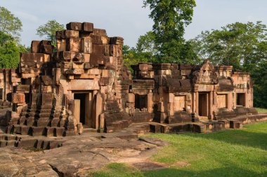 Eski Khmer Hindu Tapınağı Prasat Ta Muen Thom, Tayland 'ın Surin eyaleti Kamboçya sınırında ve sık sık sınır çatışmalarına sahne oldu..