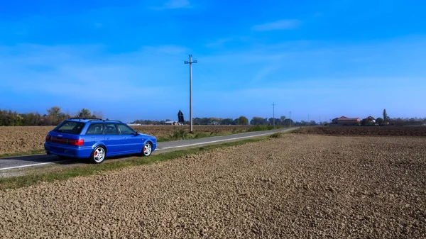 Audi Rs2 Awangardowy Wóz Sportowy Polach — Zdjęcie stockowe