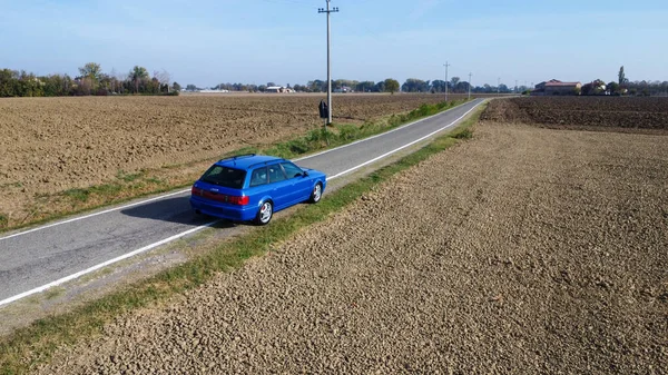 Audi Rs2 Chariot Sport Avant Dans Les Champs — Photo