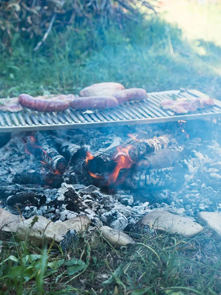 Cottura Carne Maiale Alla Griglia All Aperto Con Carbone — Foto Stock