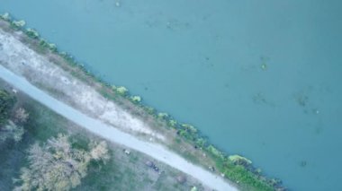 Piacenza İtalya 'da nehir kenarındaki doğal park