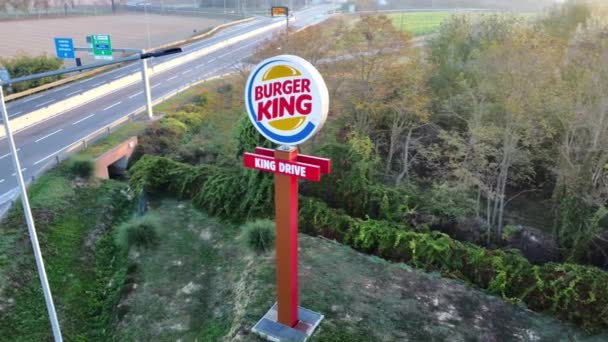 Повітряний Вид Ресторан Бургер Король Високий Придорожній Високий Знак — стокове відео