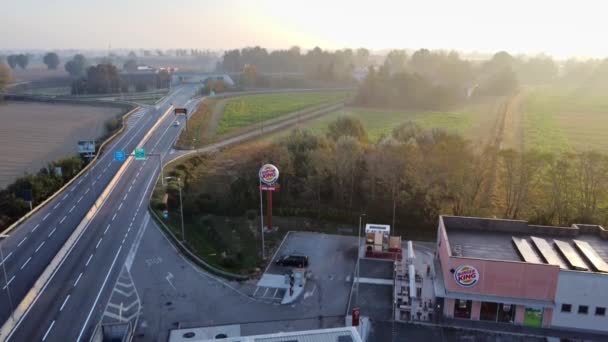 Aerial View Burger King Restaurant Tall Roadside Tall Signage — Stock Video