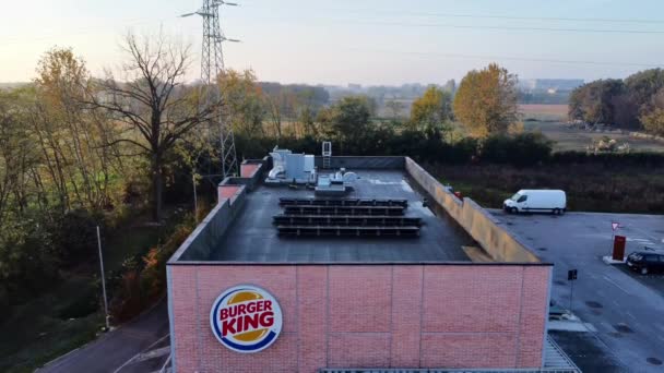 Aerial View Burger King Restaurant Tall Roadside Tall Signage — Stock Video