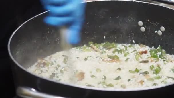 Kobieta Szef Kuchni Przygotowanie Ryżu Włoski Sposób Parma Włochy — Wideo stockowe