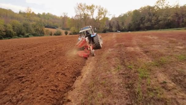 Cortina Italie Novembre 2022 Tracteur Bleu Labourant Terre Automne Près — Video
