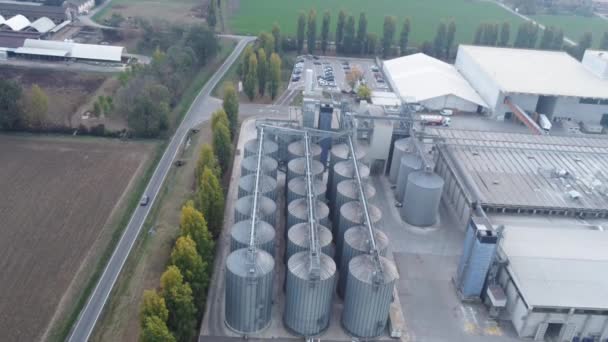 Luftaufnahme Von Drohnen Landwirtschaftlichen Silos Industrieaufzüge Trocknen Gebäude Außen Lagerung — Stockvideo