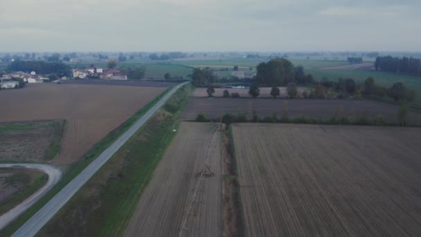Σύστημα Καταιονιστήρων Πεπιεσμένου Αέρα Γεωργικής Άρδευσης Αγρό Ελαιοκράμβης — Αρχείο Βίντεο