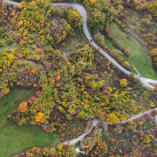 Malebný Bezpilotní Pohled Podzimní Barevný Les Vezzolacca Itálie — Stock fotografie