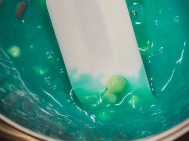 Eriyen boru torbası açık mavi turkuaz yeşil dolgu kremalı pasta damlatmak için