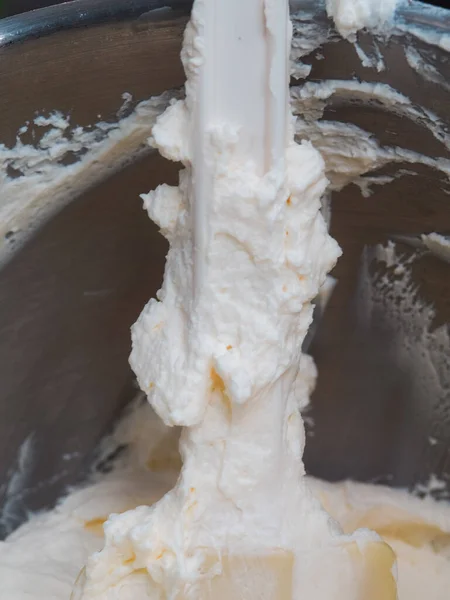 Kaasroom Spatel Mixer Overgebleven Kaastaart Productie Bakkerij — Stockfoto