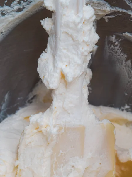 Kaasroom Spatel Mixer Overgebleven Kaastaart Productie Bakkerij — Stockfoto